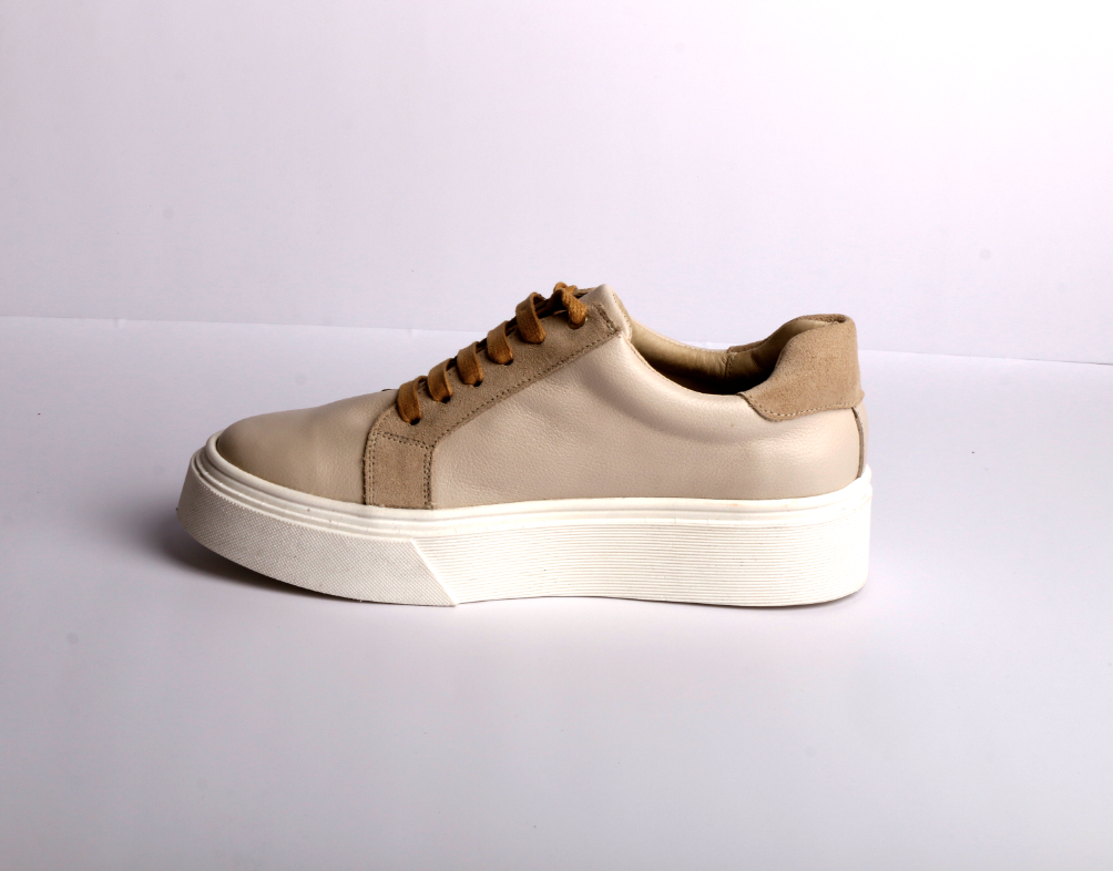 ameliegolden_manoloreyes_lat