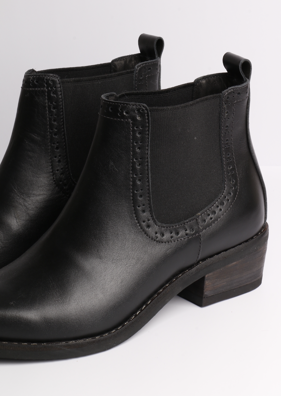 Elizaabetta Negra_manolo reyes_det