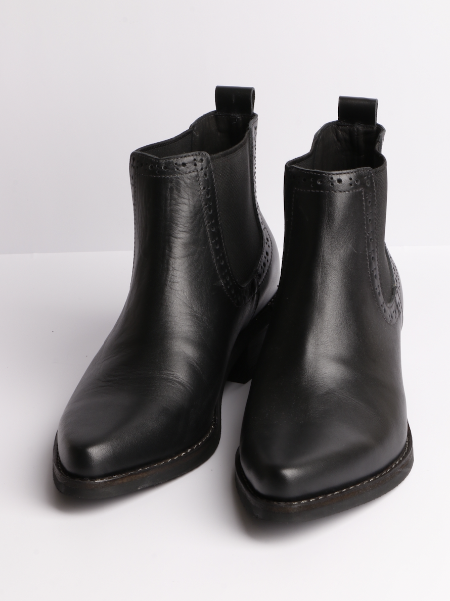 Elizaabetta Negra_manolo reyes_fron