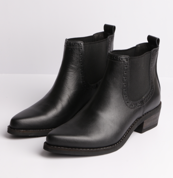 Elizabetta Black | Manolo Reyes