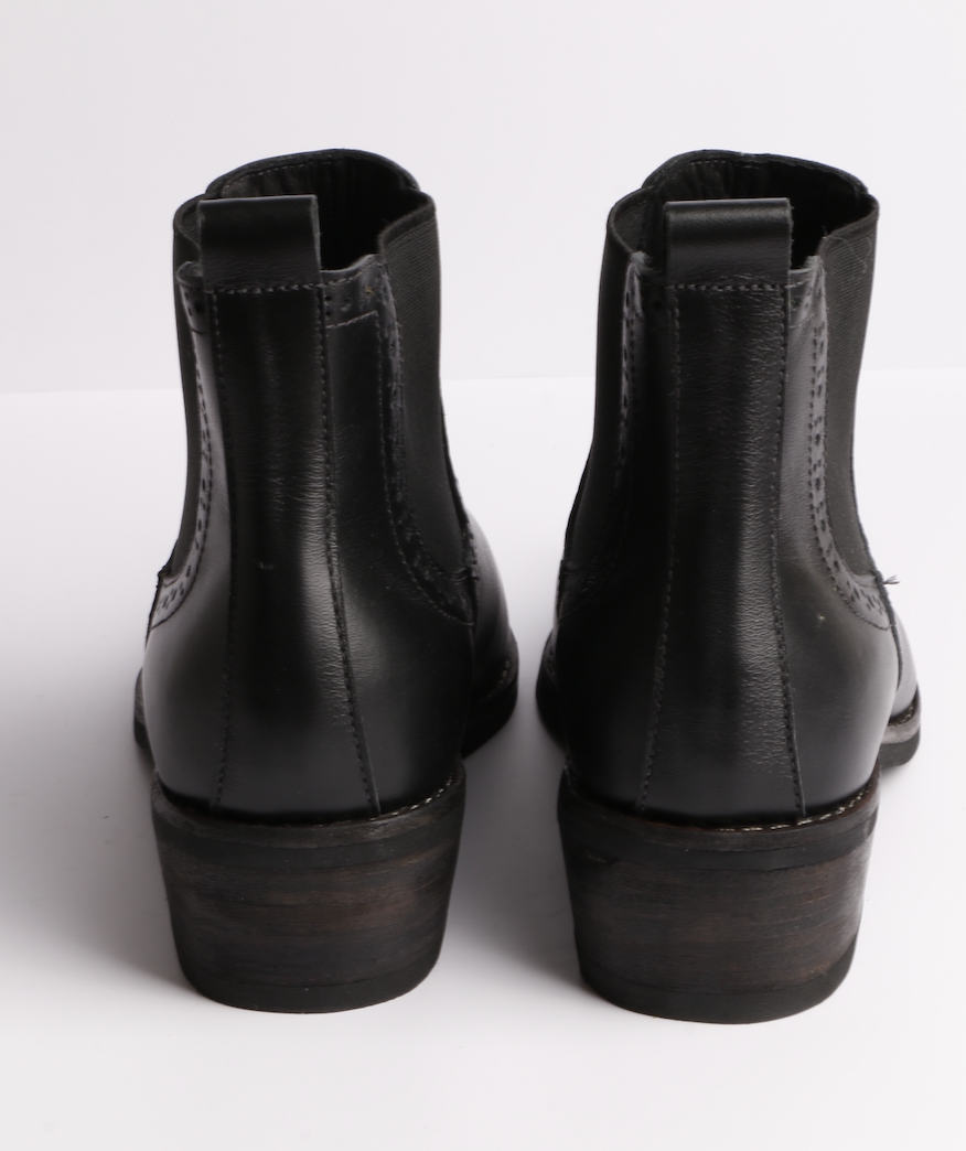 Elizaabetta Negra_manolo reyes_tr