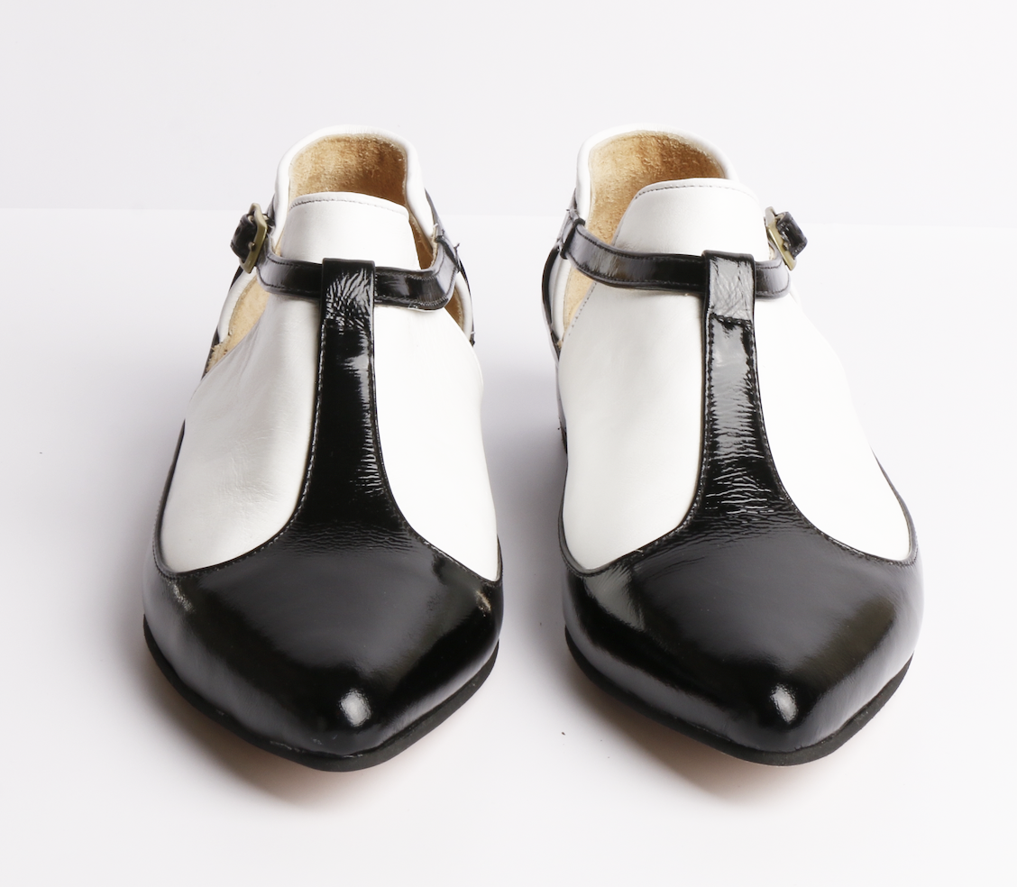 Emily_blanconegro_manoloreyes_fron