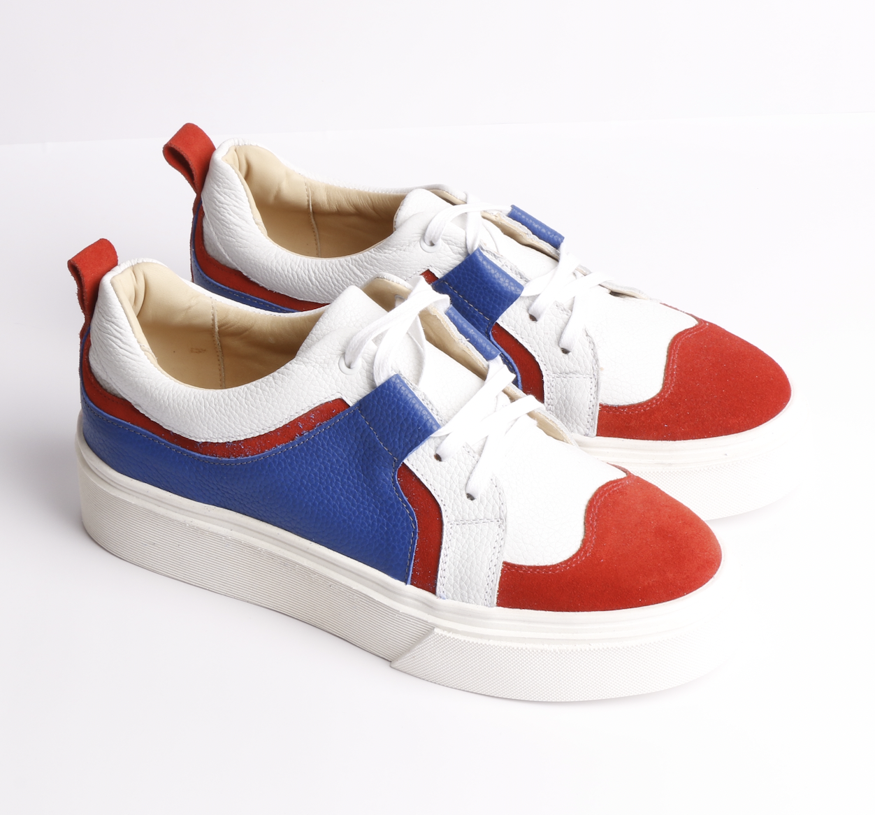 GRETA FRANCE_MANOLOREYES_LAT