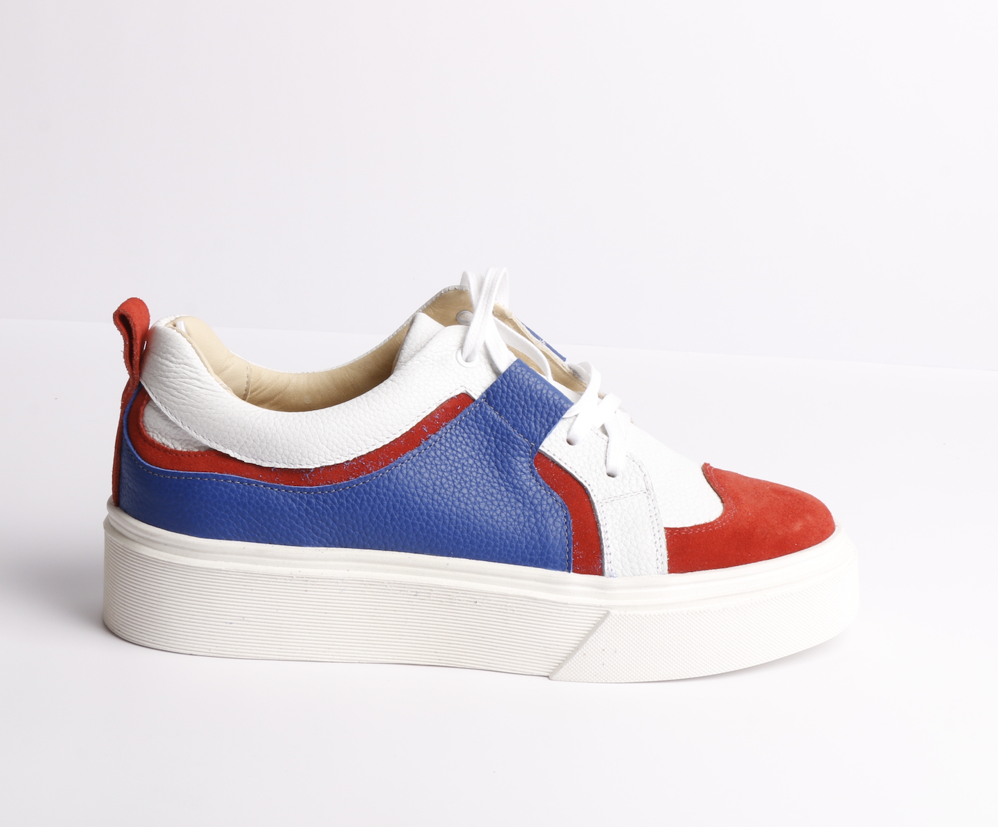 GRETA FRANCE_MANOLOREYES_LATERAL